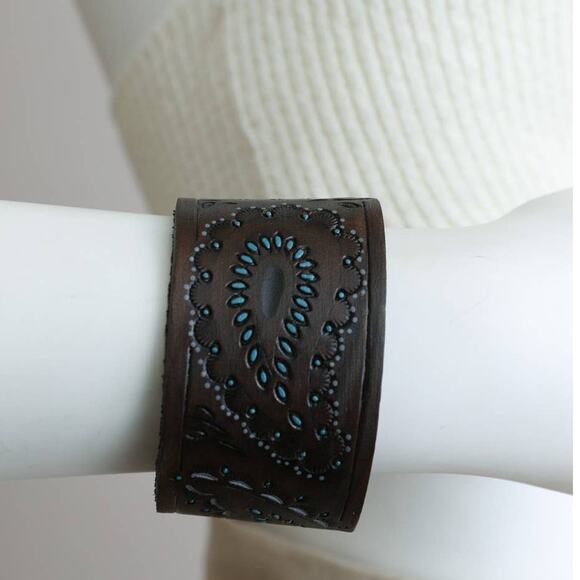 Boho Paisley Embossed Leather Snap Wrap Bracelet - Picture 1 of 5